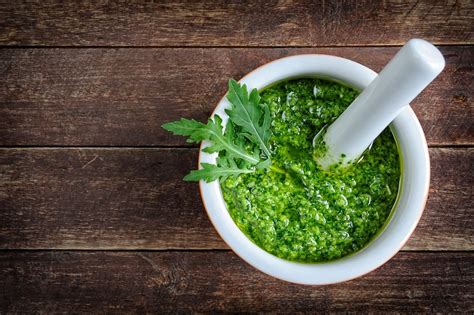 Rocket pesto, the easy and tasty recipe in 5 minutes! - Equality Mag