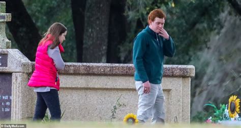 Emotional Buster Murdaugh seen visits grave of murdered mother and brother | Daily Mail Online