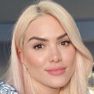 Andrea Lopez Instagram - Edad, Familia, Biografía | Famous Birthdays