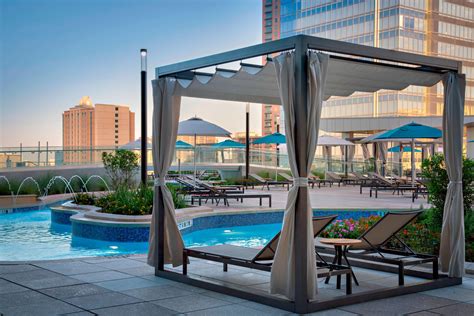 Altitude Rooftop & Pool | Marriott Marquis Houston | Marriott Bonvoy ...