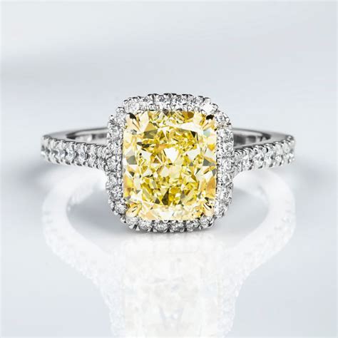 Fancy Yellow Diamond Ring, Radiant, 3.01 carat, VVS2 | Naturally Colored