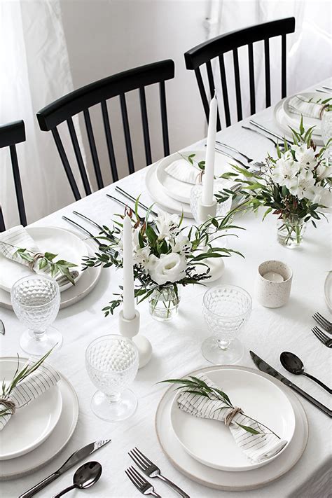 5 Tips to Set a Simple and Modern Tablescape - Homey Oh My