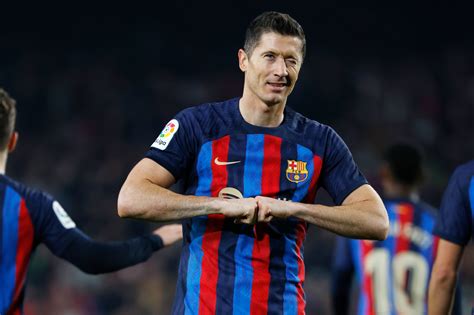 Robert Lewandowski on target as Barcelona beat Cadiz to restore LaLiga lead | The Independent