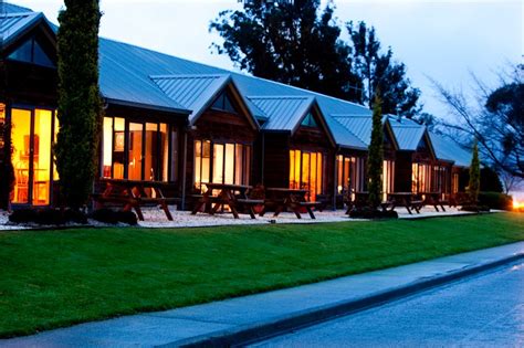 LAKEFRONT LODGE $109 ($̶1̶4̶6̶) - Updated 2020 Prices & Hotel Reviews - Te Anau, Fiordland ...