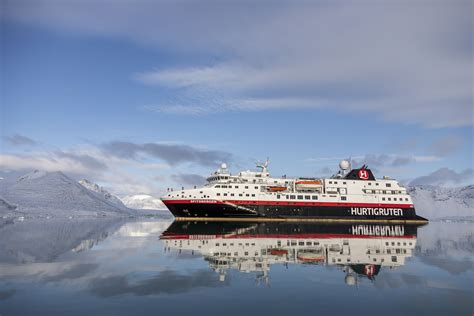 Cruise holidays with Hurtigruten Cruises – Destination2.co.uk