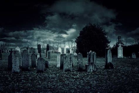 31 Spooky Halloween Poems - Creepy And Dark Ghost Poetry.