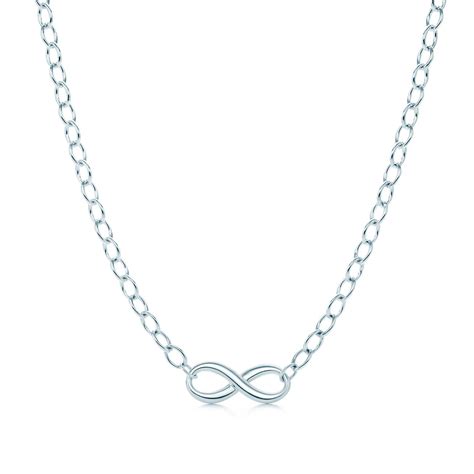 Tiffany Infinity necklace in sterling silver. | Tiffany & Co. Belgium