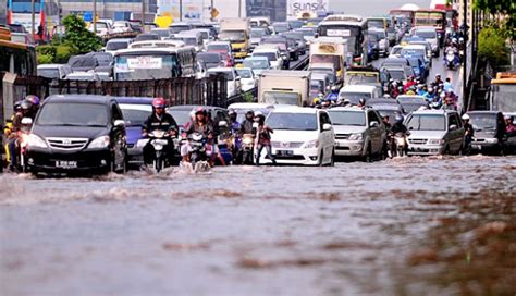 Sederet Keluhan Netizen soal Banjir Parah Jakarta, Macet hingga Minta WFH