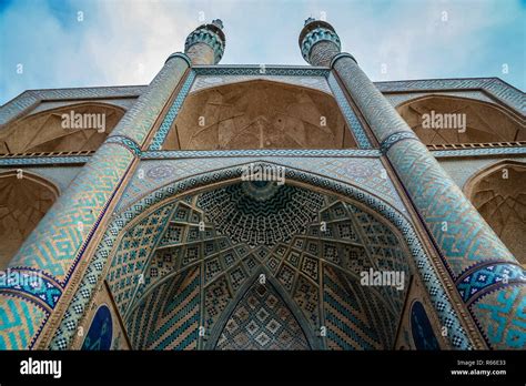 Beautiful mosque in Esfahan Stock Photo - Alamy