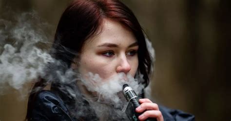 Worrying 'vape tongue' symptoms you shouldn't ignore as government crackdown looms - Mirror Online