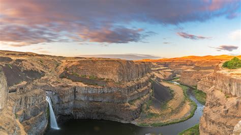 Is Palouse Falls Worth the Drive? - Getaway Couple