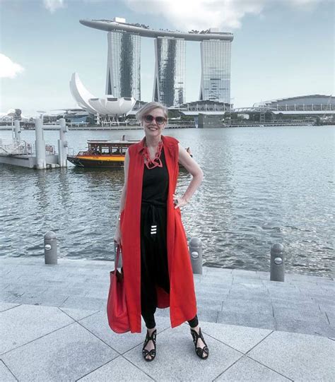 what to wear in Singapore - a guide to packing for your trip to Singapore