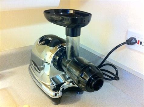 Omega J8006 Nutrition Center Juicer Review - BAD REVIEWS? - Home