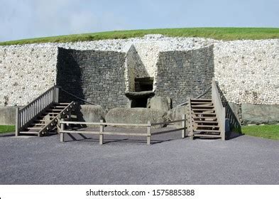 Entrance Newgrange Stone Age Passage Tomb Stock Photo (Edit Now) 1575885388