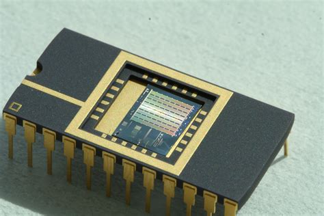 Space in Images - 2010 - 04 - Optical MEMS gas sensor