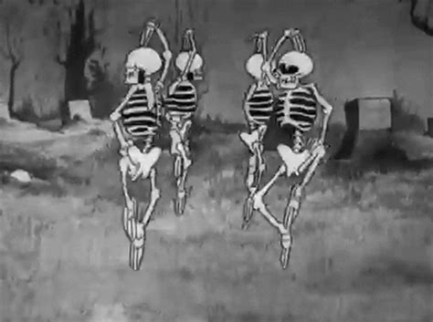 The Skeleton Dance Dancing GIF - Find & Share on GIPHY | Esqueletos halloween, Gif de halloween ...