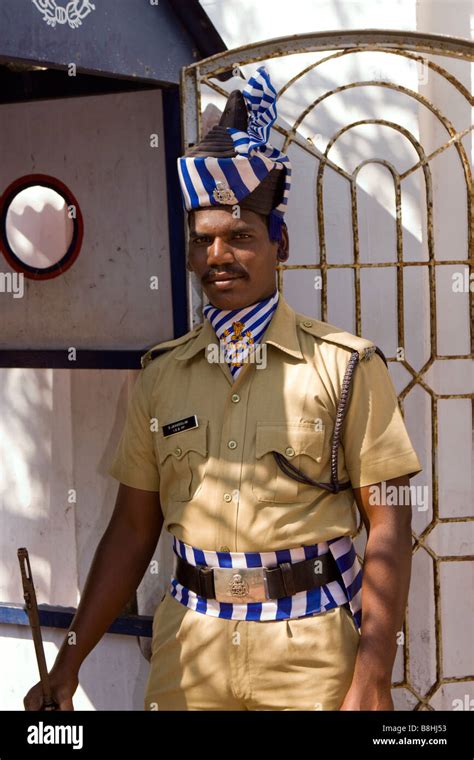 Police in uniform india hi-res stock photography and images - Alamy