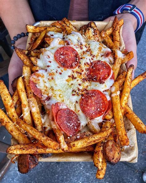 PIZZA FRIES are the only thing you need 🤗⁣⁣TAG THEM FATTIES ...