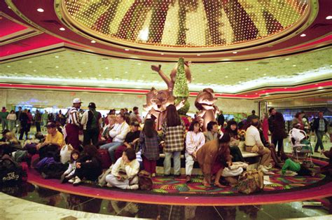 MGM Grand celebrates 25 years on Las Vegas Strip — PHOTOS | Las Vegas Review-Journal