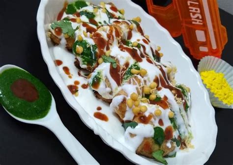 Dry fruits stuffed Dahi Gujia Recipe by Neetu Gupta - Cookpad