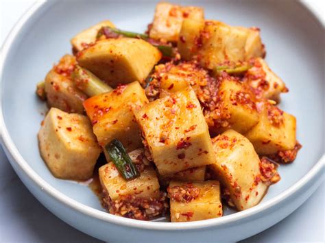 Kkakdugi (Radish Kimchi) Recipe