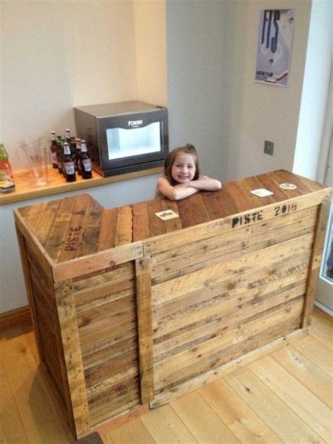 38 Easy Pallet Bar DIY Ideas for Your Home Decor - homeridian.com | Pallet bar diy, Diy home bar ...