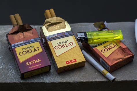 Bungkus Rokok Mini, Cara Kreatif Pedagang Memasarkan Rokok Ketengan ...