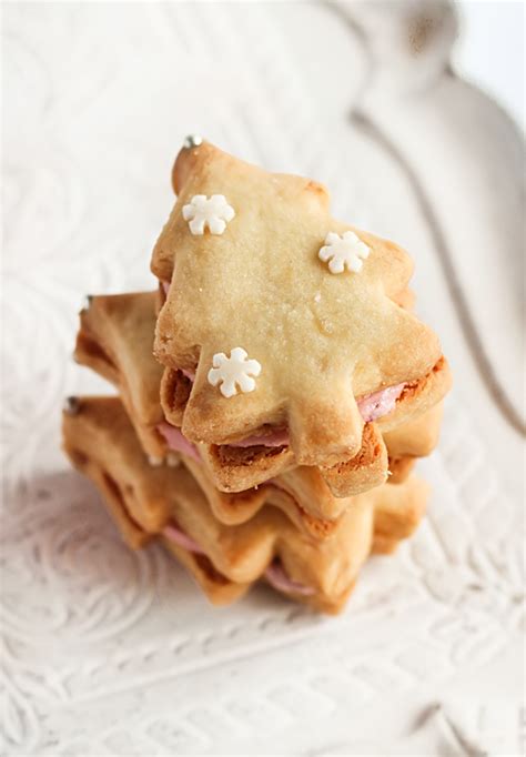 raspberri cupcakes: Ginger Shortbread with Cherry Icing