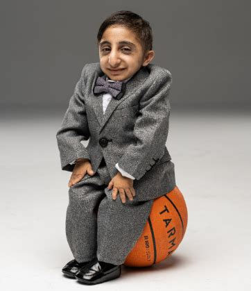 Afshin: Meet world's SHORTEST man alive: 20-year-old Afshin at 2ft 1 ...