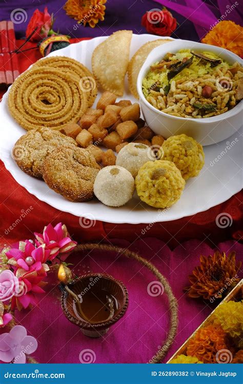 Diwali Snacks Diwali Faral, Diwali Special Sweet and Salty Snacks, Festival Snacks from ...