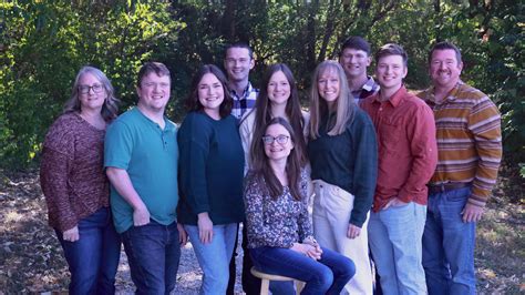 World's first surviving septuplets: Iowa McCaughey kids turn 25