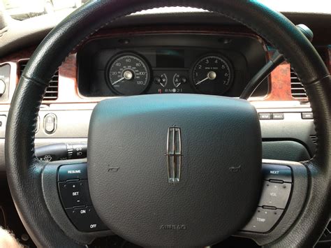 2006 Lincoln Town Car - Interior Pictures - CarGurus