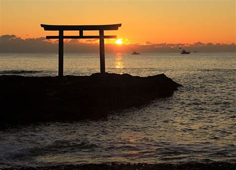 Oarai Beach Sunrise on New Year's Day Beach Sunrise, Sunset, New Years Day, Newyear, Celestial ...