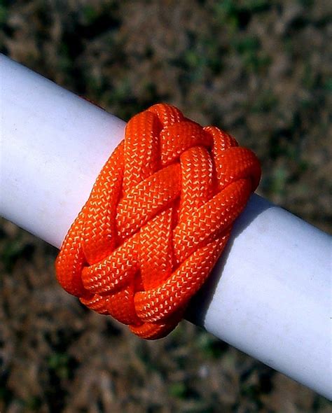 Paracord Knot Tying - How to tie the herringbone knot - Paracord guild / The 9 best single ...