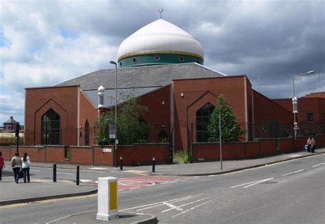 Leicester Central Mosque © Mat Fascione cc-by-sa/2.0 :: Geograph Britain and Ireland