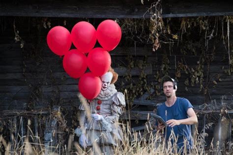 The Making of 'It' Explores Bill Skarsgård's Transformation into the Terrifying Clown Pennywise ...