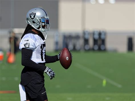 Davante Adams leaves Raiders practice early with apparent injury