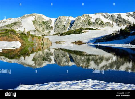 Snowy Range Mountains and alpine lake with reflection in Medicine Bow ...