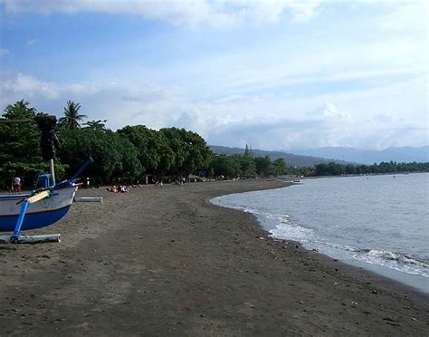 Visit Lovina Beach, black sand beach at north coastline | Balicab.com