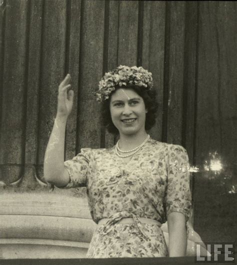 Queen Elizabeth Ii Young Color