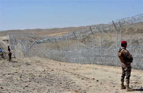 Pakistan is building a fence along border with Afghanistan