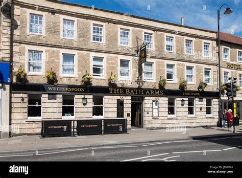 J D Wetherspoon, The Bath Arms, Market Place, Warminster, Wiltshire Stock Photo: 138490285 - Alamy