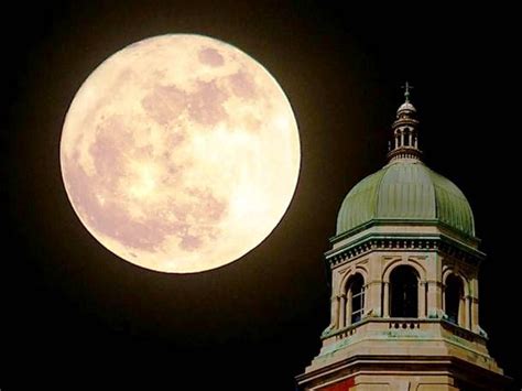 15 Stunning Images Of A Supermoon Taken In Different Locations ...