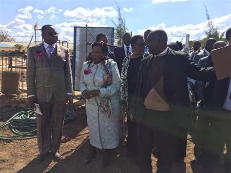 PICTURES: First Lady, Auxillia Mnangagwa Tours Nutritional Garden In Harare South – Pindula News