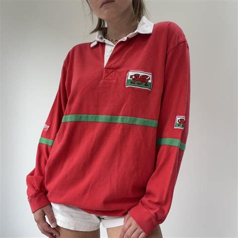 🏴󠁧󠁢󠁷󠁬󠁳󠁿 Long-sleeved Welsh rugby jersey... - Depop