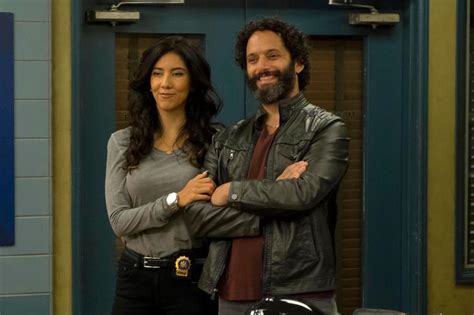 Brooklyn Nine-Nine: Pimento and Rosa Announce They're Getting Married