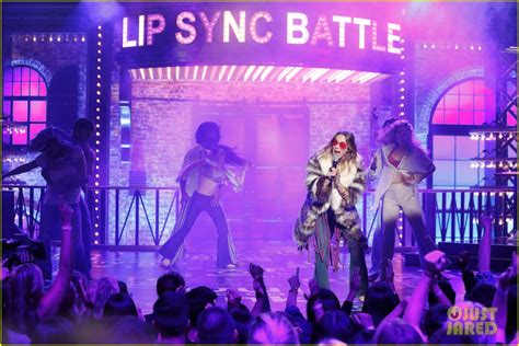 Anne Hathaway & Emily Blunt's 'Lip Sync Battle' - Full Video!: Photo ...