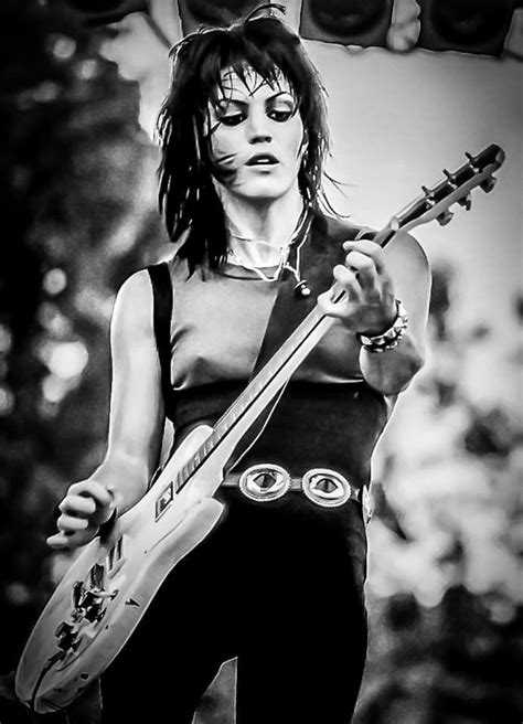 Pin by Alex Varlow on Rock | Joan jett, Female guitarist, Female musicians