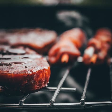 Close-Up Shot of Meat on a Charcoal Grill · Free Stock Photo