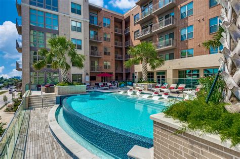 Houston Montrose Apartments, Upscale Living | The Montrose at Buffalo Bayou